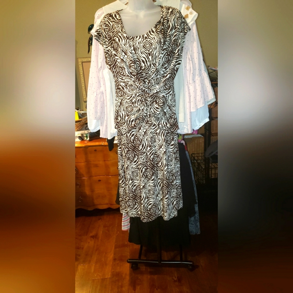 Sexy two piece ladies top and skirt with elastic waistband.